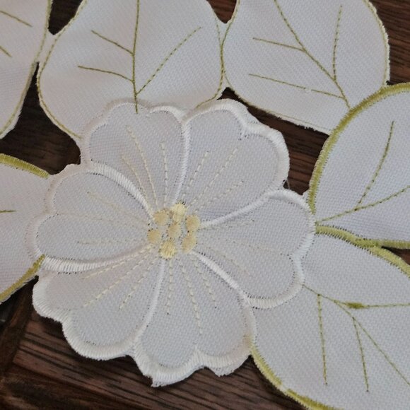 Sam Hedaya Table Runner Cutwork Floral Embroidered 72 in Pastel Lightweight - Picture 8 of 10